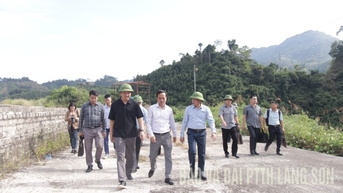 Chủ tịch UBND tỉnh kiểm tra đập, hồ chứa nhà máy thủy điện Bắc Khê 1