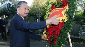 Tổng Bí thư Tô Lâm viếng mộ Karl Marx tại London