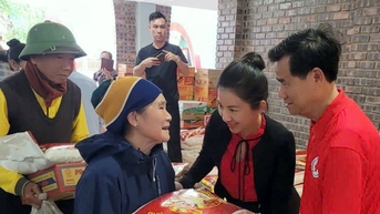 Lâm Đồng hỗ trợ đồng bào vùng lũ hơn 380 tấn hàng hóa