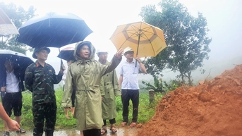 Chủ tịch UBND thành phố Đà Nẵng Phạm Đức Ấn: Tuyệt đối không để người dân thiếu đói, thiếu thuốc trong mưa lũ