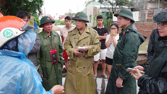 Tư lệnh Quân khu 5 kiểm tra công tác ứng phó mưa lũ tại Đà Nẵng