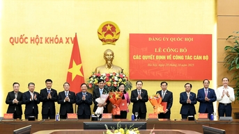 Chủ tịch Quốc hội Trần Thanh Mẫn chủ trì Lễ công bố các quyết định về công tác cán bộ