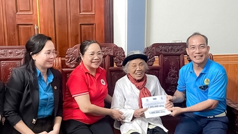 Công đoàn Công ty CP TKG Taekwang Vina thăm, hỗ trợ đồng bào bị ảnh hưởng bão lũ