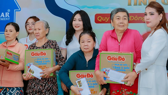 Thí sinh Hoa hậu Doanh nhân Châu Á tặng quà 50 hộ nghèo tại Gia Lai