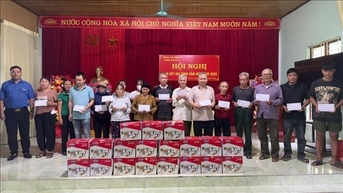 Canon Việt Nam ủng hộ người dân bị lũ lụt tại các tỉnh miền núi phía bắc