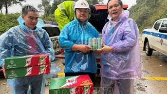 Tình người trên đèo Lò Xo