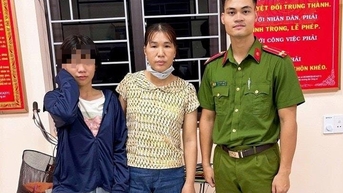 Công an xã An Quang giúp cháu bé lạc đường trở về với gia đình