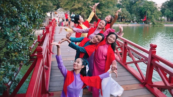 Lan tỏa tinh thần đoàn kết cùng Vũ điệu đại chúng “Tay trong tay - Hand in hand”