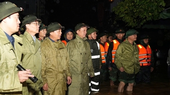 Tập trung cao nhất ứng phó mưa lũ lịch sử, bảo vệ an toàn cho người dân