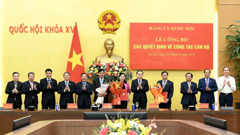 Chủ tịch Quốc hội Trần Thanh Mẫn chủ trì công bố các quyết định về công tác cán bộ