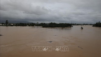 Lật ghe chở 9 người đi đám tang, 1 người mất tích