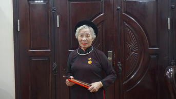 វិចិត្រករល្បីឈ្មោះ Luu Thi Kim Lien - រក្សាភាពស្ងប់ស្ងាត់របស់ Ca Tru