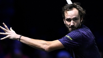 Medvedev khởi đầu suôn sẻ tại Paris Masters 2025