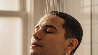 3 điều nên tránh khi tắm sáng để ngăn nguy cơ đột quỵ
