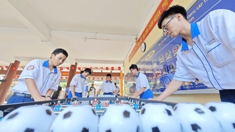 'Giáo dục thành phố chưa bao giờ đặt nặng vấn đề học và thi cử'