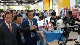 TP HCM tiên phong chuyển đổi kép