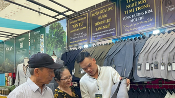 Hội chợ Mùa Thu: Nhiều gian hàng làng nghề truyền thống thu hút du khách