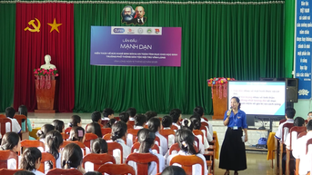 Nâng chất trường dân tộc nội trú, thu hẹp khoảng cách giáo dục vùng khó