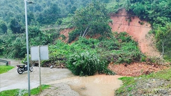 Quảng Ngãi: Đèo Lò Xo tiếp tục sạt lở, nguy cơ chia cắt cao