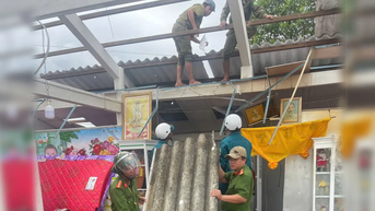 Cà Mau: Lốc xoáy làm sập và hư hỏng 20 căn nhà