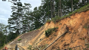 Khẩn trương khắc phục sạt lở, đảm bảo lưu thông trên đèo D'Ran
