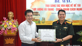 ការសរសេរជិត 8,000 ទំព័របានកើតនៅជំរុំបង្កើតអក្សរសាស្ត្រឆ្នាំ 2025 ។