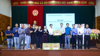 Hỗ trợ giống rau cho người dân vùng lũ tỉnh Quảng Trị