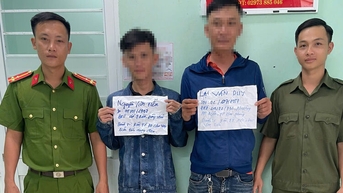 Bắt hai đối tượng phát tờ rơi tín dụng đen trên địa bàn xã Tân Thạnh