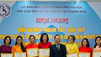 Biểu dương cán bộ, giáo viên có thành tích xuất sắc trong chăm sóc, giáo dục trẻ em khuyết tật