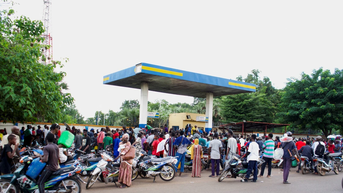 Mali đóng cửa trường học vì khủng hoảng nhiên liệu