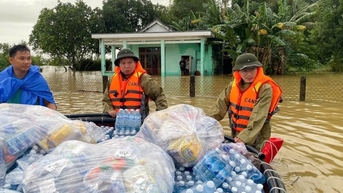 ស្មារតី​ភ្លឺស្វាង​នៃ 'បម្រើ​ប្រជាជន' របស់​កងកម្លាំង​នគរបាល​ក្នុង​ពេល​ទឹកជំនន់​ជា​ប្រវត្តិសាស្ត្រ​