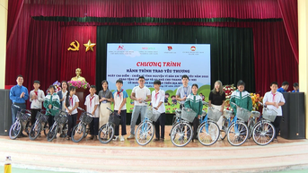 Cốc San: Trao 25 xe đạp và hỗ trợ xây dựng 2 nhà ở cho học sinh có hoàn cảnh khó khăn