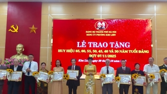 Phường Kim Liên trao Huy hiệu Đảng tặng 115 đảng viên