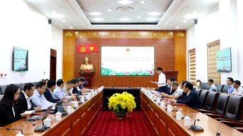 Thứ trưởng Bộ Nông nghiệp và Môi trường Võ Văn Hưng làm việc với UBND tỉnh Lai Châu