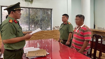 Khởi tố, bắt tạm giam hai thuyền trưởng tổ chức cho người khác xuất cảnh trái phép