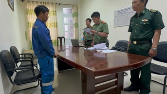 កាត់ទោស​មេ​បញ្ជាការ​ពីរ​នាក់​ពី​បទ​យក​ទូក​នេសាទ​ទៅ​បរទេស​ធ្វើ​អាជីវកម្ម​ខុសច្បាប់