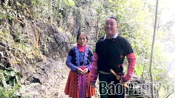 Khi người Mông giữ rừng làm du lịch