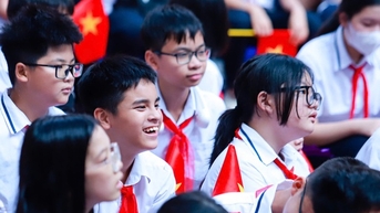 Tiếng Anh sẽ thành môn bắt buộc từ lớp 1