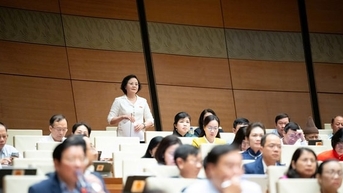 Nhiều công chức cấp xã làm việc từ 10 đến 12 tiếng/ngày để hoàn thành nhiệm vụ