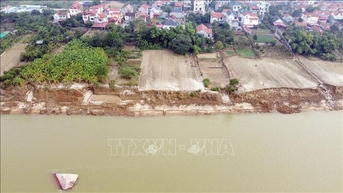 ប្រជាពលរដ្ឋ​ព្រួយ​បារម្ភ ខណៈ​ច្រាំង​ទន្លេ Lo ត្រូវ​បាន​ជន់លិច​យ៉ាង​ធ្ងន់ធ្ងរ។