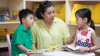 Phấn đấu 100% trẻ mầm non ở thành phố học tiếng Anh trong 5 năm tới