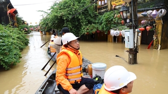 EVNCPC họp khẩn chỉ đạo khắc phục sự cố lưới điện sau mưa lũ