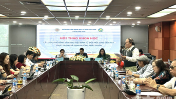 Đánh giá lý luận phê bình văn học Việt Nam sau 40 năm đổi mới