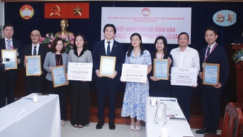 TP.HCM tiếp nhận thêm hơn 7 tỉ đồng và 50.000 USD ủng hộ đồng bào vùng lũ