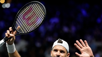 Dimitrov bỏ cuộc, Daniil Medvedev 'bất chiến tự nhiên thành'