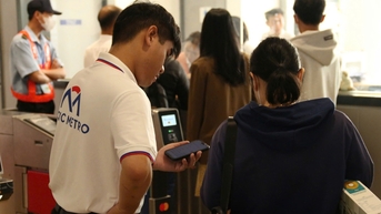 Thêm 5 nhà ga tuyến metro số 1 ngừng bán vé giấy, hành khách nên thanh toán điện tử