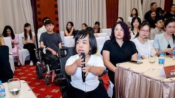'1미터 소녀'는 의지력을 심고 사랑을 퍼뜨리는 여정을 담았습니다.
