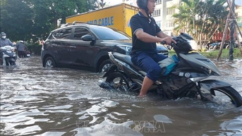 ឆ្លើយតប​នឹង​ព្យុះ​លេខ ១១៖ សកម្មភាព​ទប់ស្កាត់​ទឹកជំនន់​ដោយសារ​ភ្លៀង​ធ្លាក់​ខ្លាំង