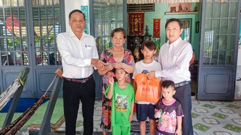 កាកបាទក្រហមខេត្ត ឧបត្ថម្ភបងប្អូនកំព្រា៣នាក់