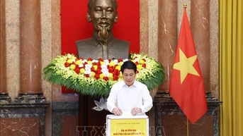 ការិយាល័យប្រធានាធិបតីគាំទ្រប្រជាជនក្នុងការជម្នះផលវិបាកនៃព្យុះលេខ 10 ។